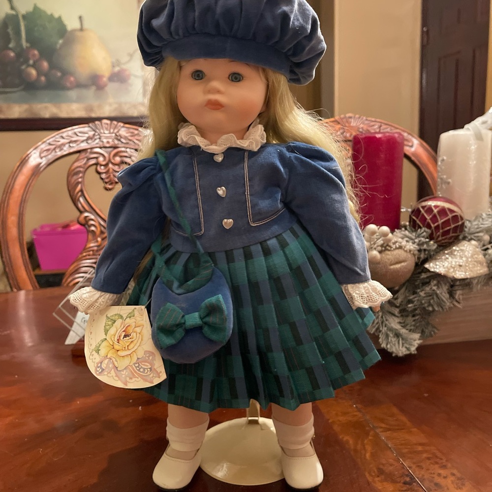 Vintage music doll 1989 Victoria Ashlea Originals designed by Bette Ball - Picture 6 of 15